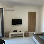 Ini Solid House Butoaie شقة *