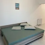 Ini Solid House Butoaie شقة
