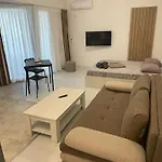 Ini Solid House Butoaie