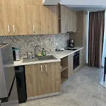 Ini Solid House Butoaie * مامايا