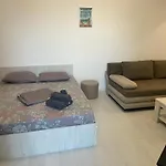 Ini Solid House Butoaie مامايا