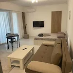 Ini Solid House Butoaie مامايا