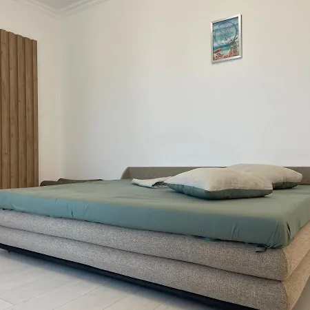 Ini Solid House Butoaie *