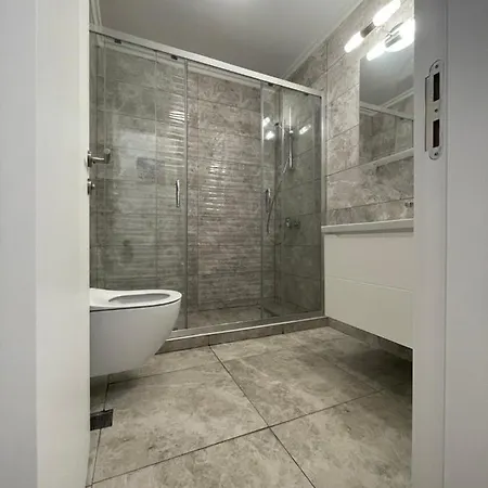 Ini Solid House Butoaie アパート *