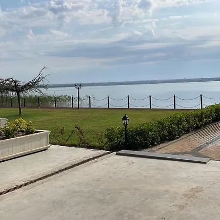 Ini Solid House Butoaie Apartment *