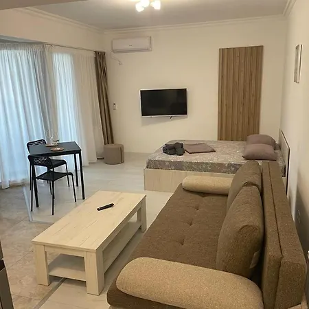 Ini Solid House Butoaie Мамая