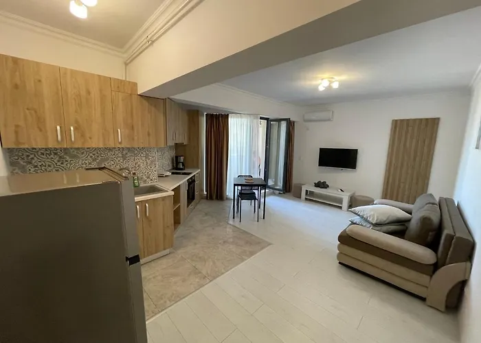 Ini Solid House Butoaie Mamaia