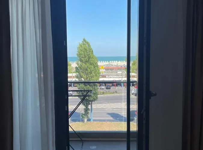 Apartment Ini Solid House Butoaie