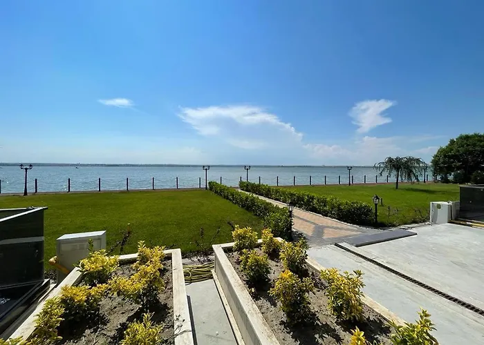 Apartment Ini Solid House Butoaie *